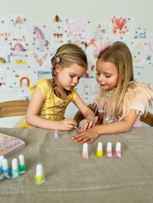 https://www.littlezebra.com/1946-souza-make-up-nail-polish